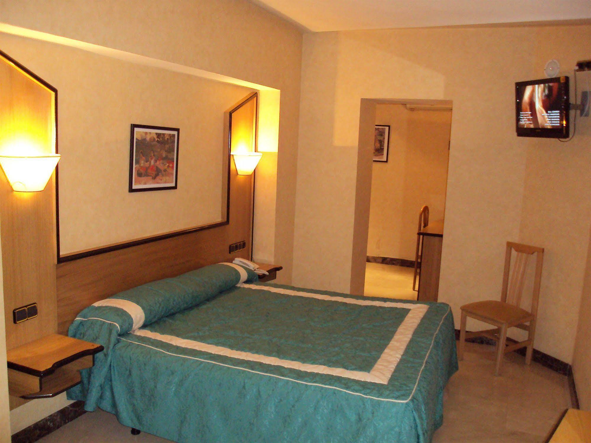 Hotel Ciudad De Navalcarnero Exterior foto